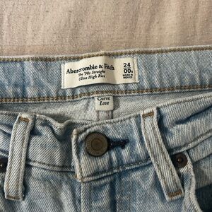 Abercrombie & Fitch Light Wash Denim
